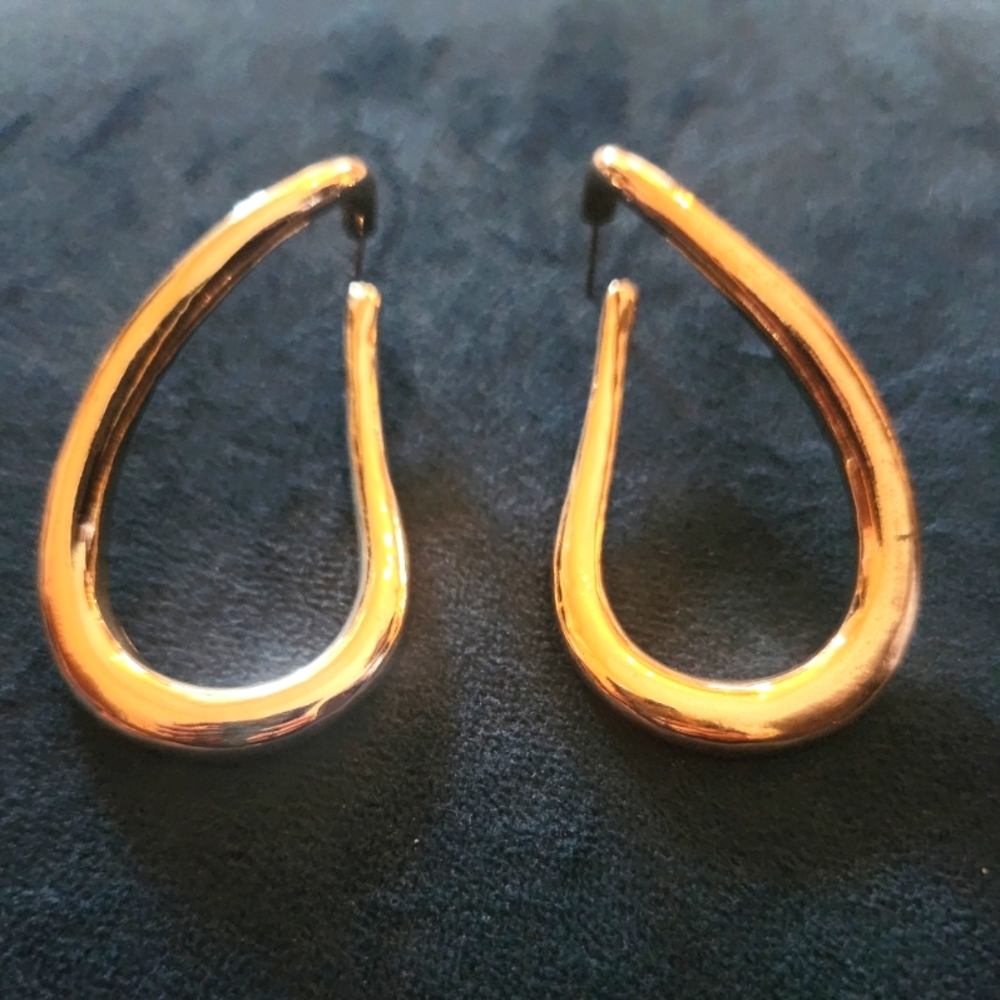 Hoops-EARRINGS-GOLD